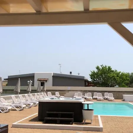 La Palazzina Bed & Breakfast *